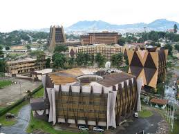 Yaoundé : Grève des artistes devant les Services du Premier Ministre (SPM)